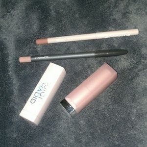 Maybelline Gigi Hadid MAC Nude Lip Duo lipstick